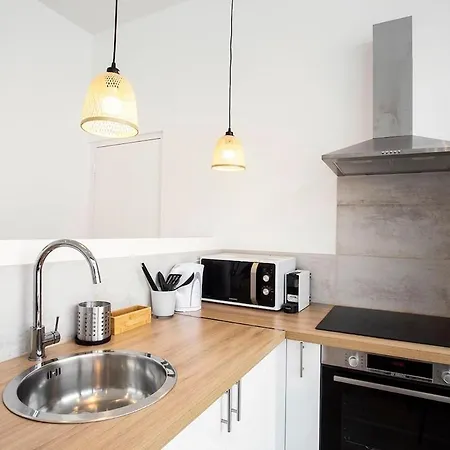 Luxury Apartment *