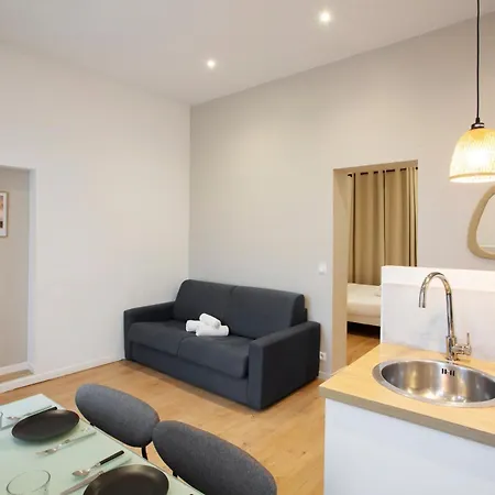 Luxury Apartment *